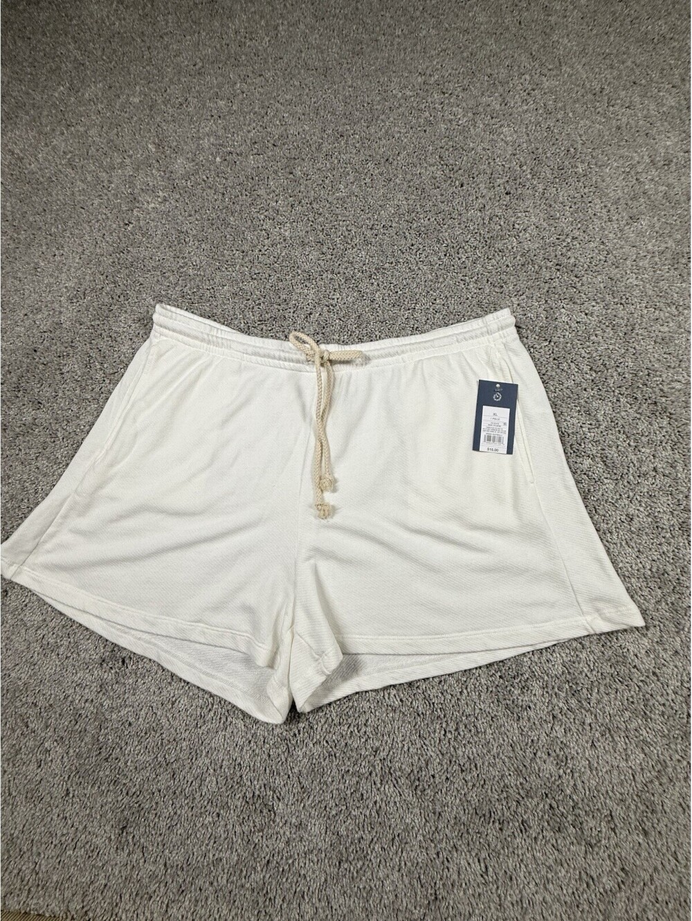 NWT Universal Thread Women’s Sweat Shorts White Size XL